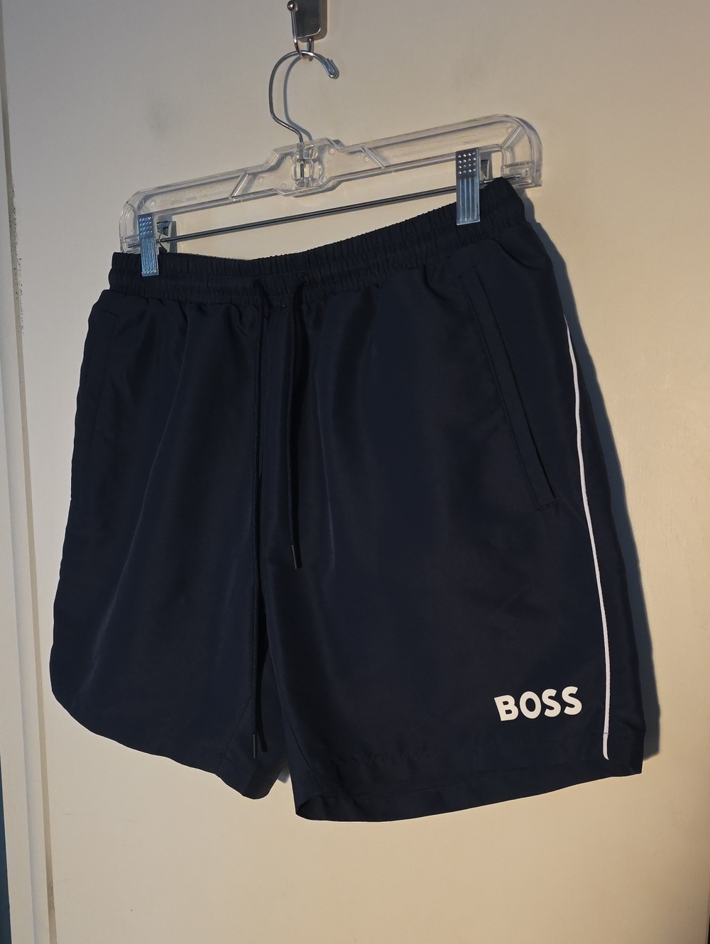 Boss Beach Medium Navy Athletic Drawstring Shorts with White Piping Lined NWOT